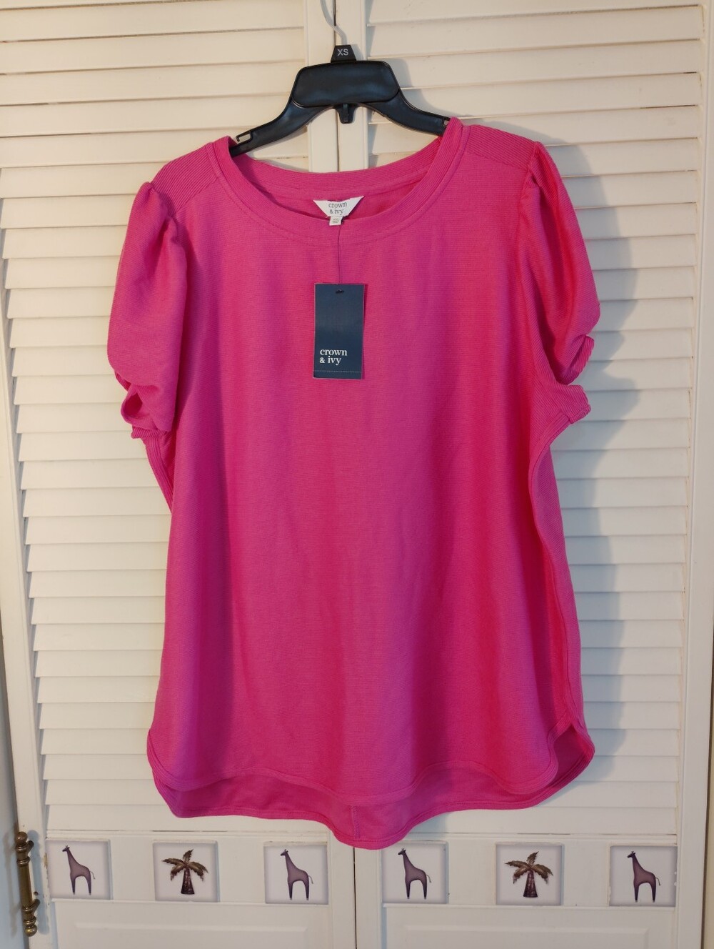 Crown & Ivy Hot Pink Short-Sleeve Puff-Sleeve Tee